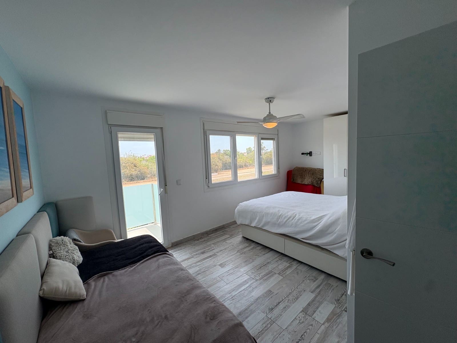 Chalet de 2 habitaciones en Torrevieja en venta con piscina - 465.000 € (Ref: 9889271)