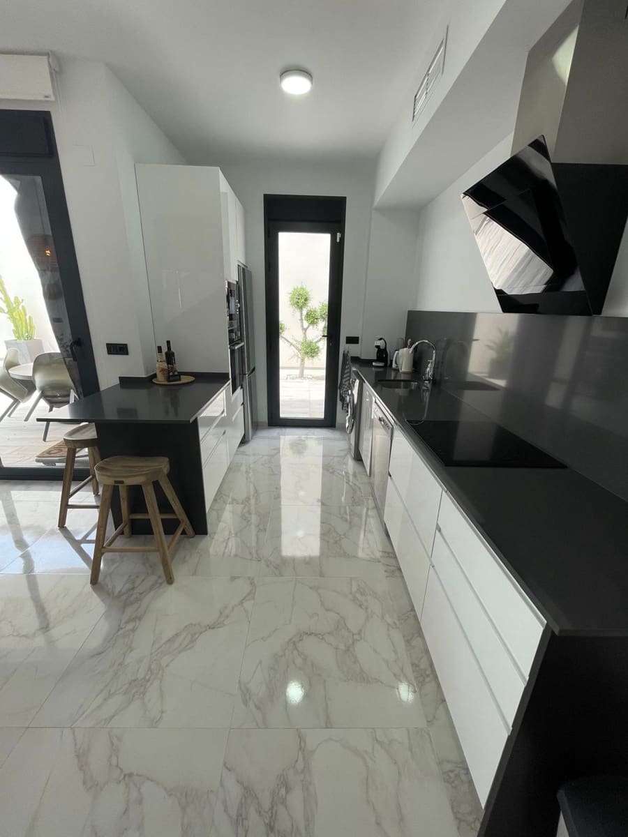 3 bedroom Villa for sale in Benijofar - € 469,000 (Ref: 9889272)