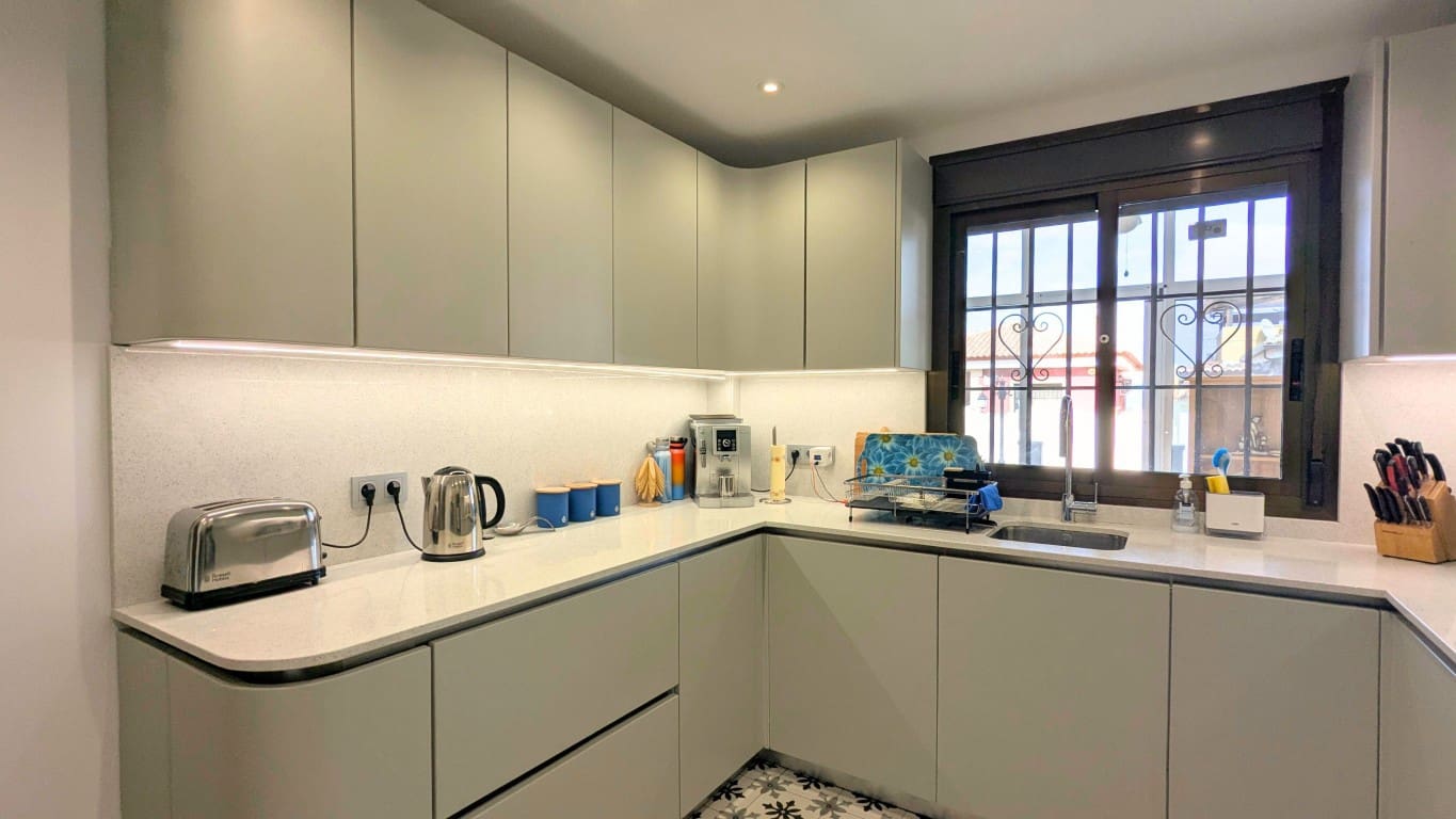3 Zimmer Villa zu verkaufen in Bigastro mit Pool - 275.000 € (Ref: 9898385)