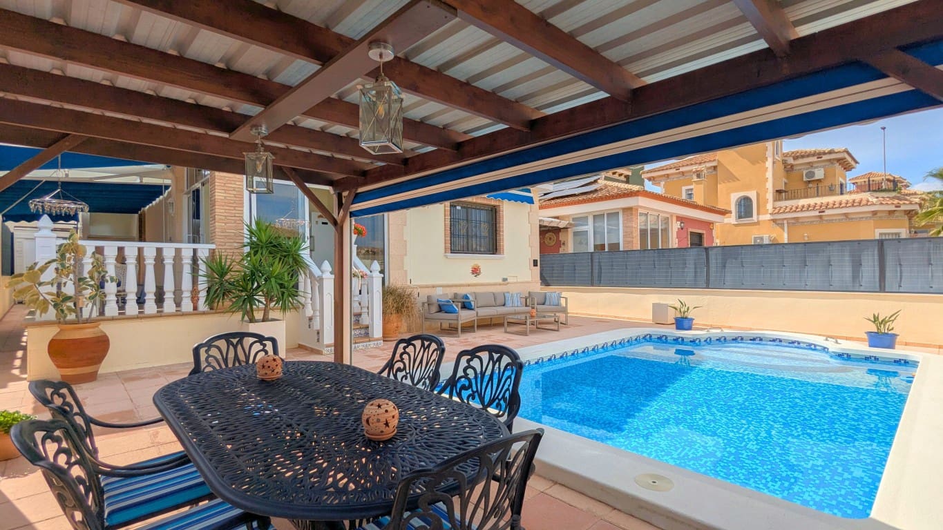 3 Zimmer Villa zu verkaufen in Bigastro mit Pool - 275.000 € (Ref: 9898385)