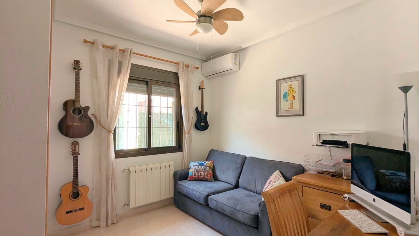 3 Zimmer Villa zu verkaufen in Bigastro mit Pool - 275.000 € (Ref: 9898385)