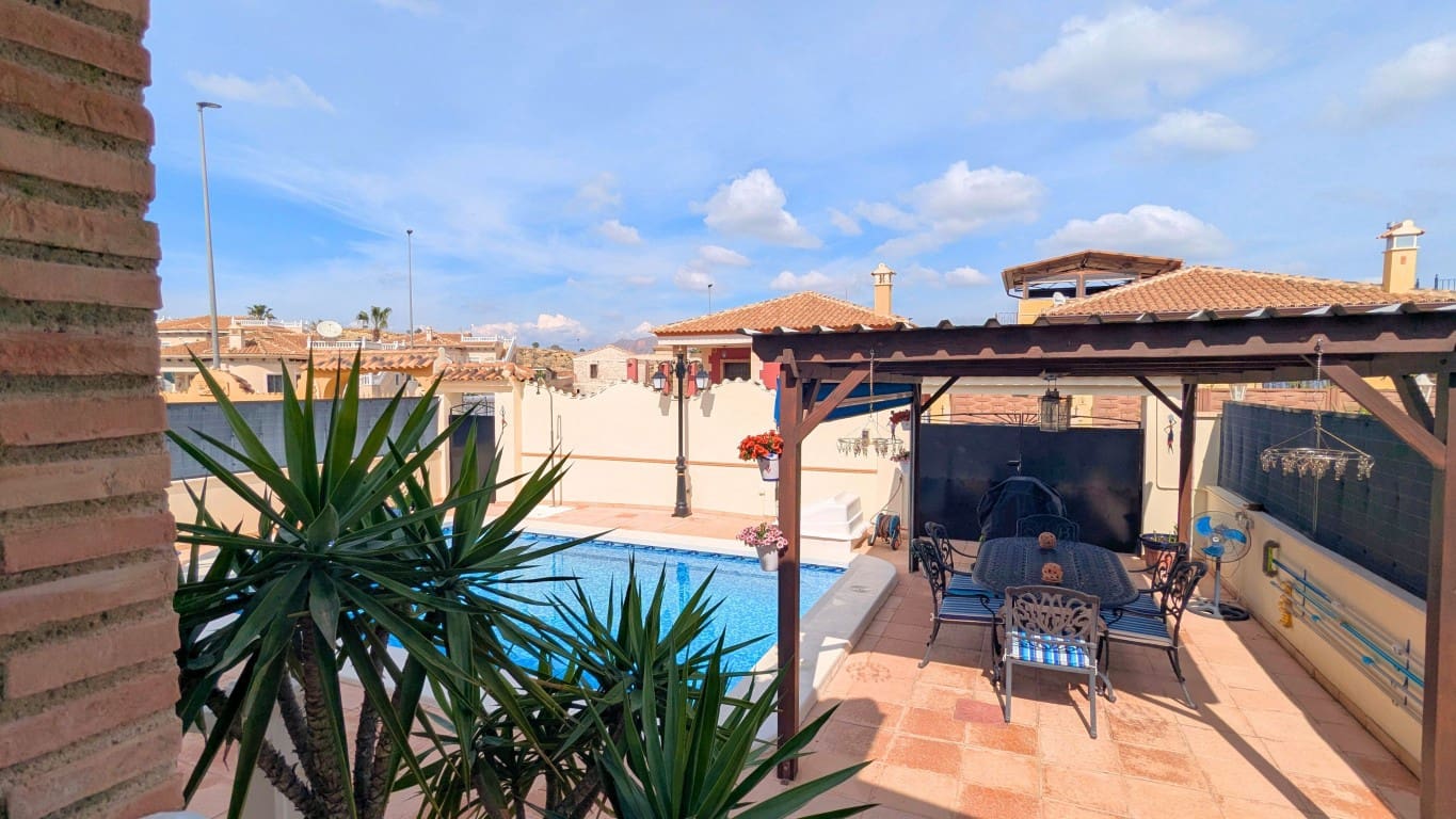 3 Zimmer Villa zu verkaufen in Bigastro mit Pool - 275.000 € (Ref: 9898385)