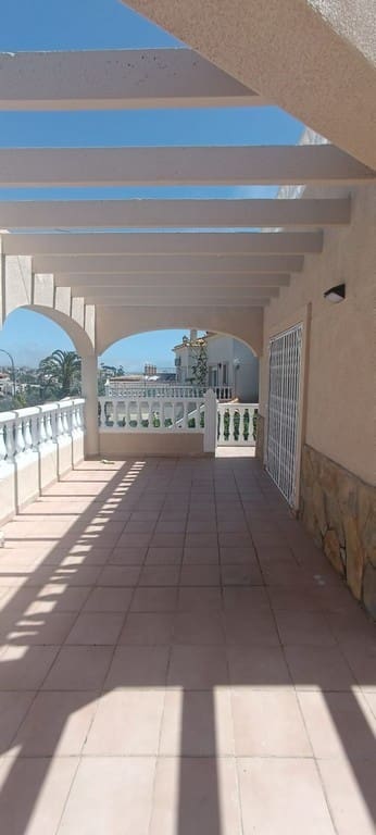 3 chambre Villa/Maison à vendre à El Campello avec piscine garage - 649 900 € (Ref: 9908924)