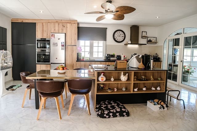 3 slaapkamer Villa te koop in La Marina, Elche / Elx met zwembad garage - € 525.000 (Ref: 9981457)