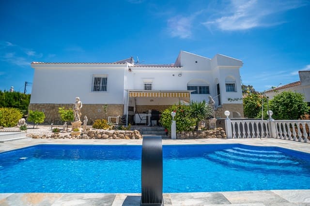 3 slaapkamer Villa te koop in La Marina, Elche / Elx met zwembad garage - € 525.000 (Ref: 9981457)