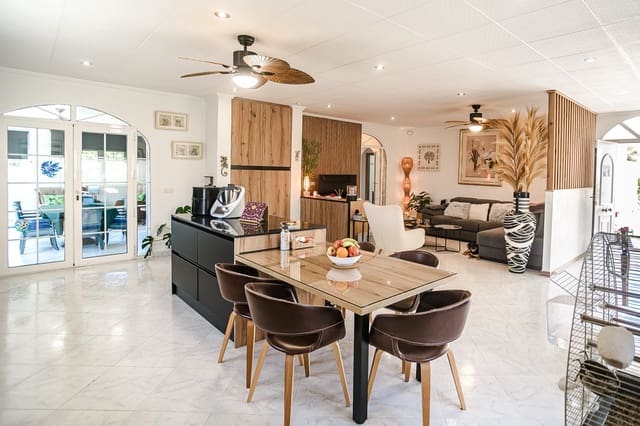 3 slaapkamer Villa te koop in La Marina, Elche / Elx met zwembad garage - € 525.000 (Ref: 9981457)