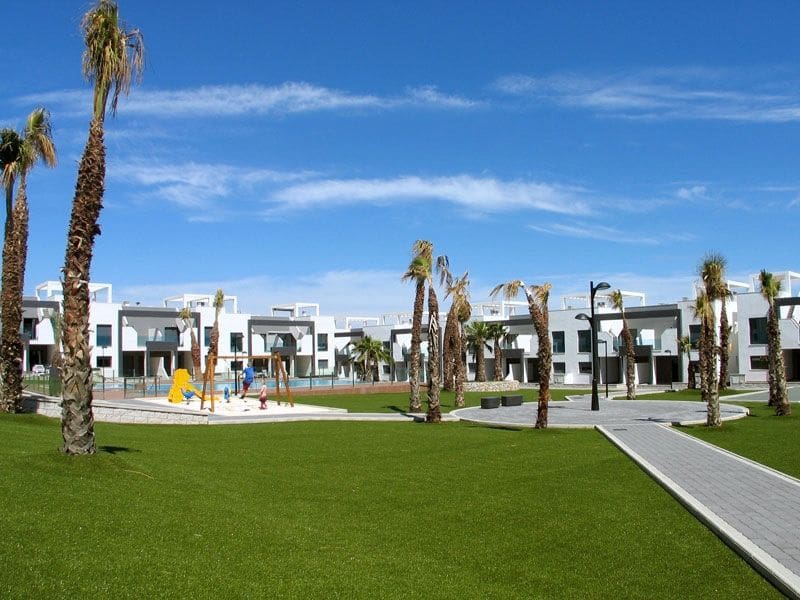 2 quarto Apartamento para venda em Guardamar del Segura com piscina - 211 000 € (Ref: 7934740)