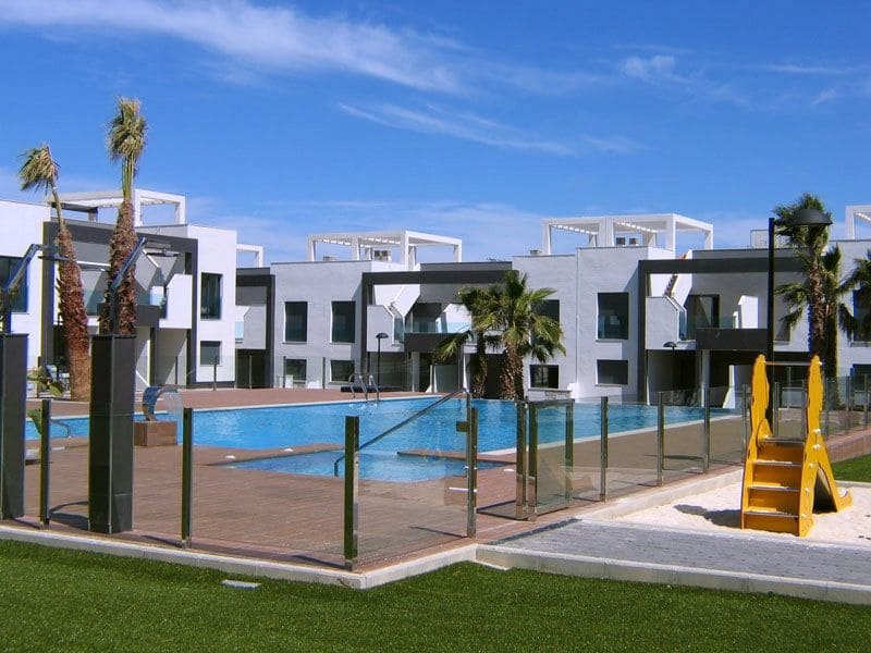 2 quarto Apartamento para venda em Guardamar del Segura com piscina - 211 000 € (Ref: 7934740)