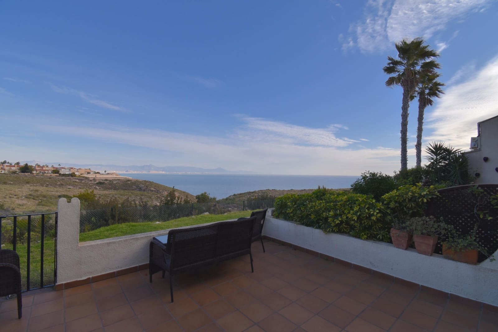 4 soverom Kjedet enebolig til salgs i Gran Alacant med svømmebasseng garasje - € 625 000 (Ref: 7934758)