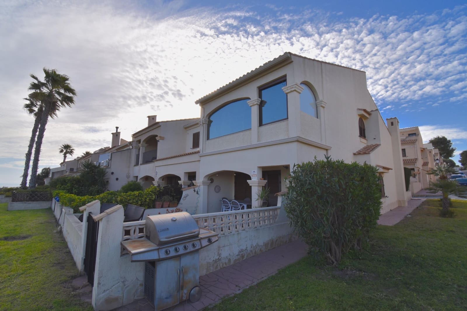 4 soverom Kjedet enebolig til salgs i Gran Alacant med svømmebasseng garasje - € 625 000 (Ref: 7934758)