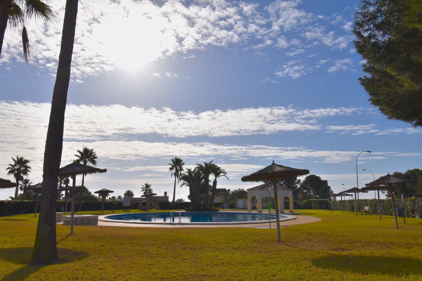 4 soverom Kjedet enebolig til salgs i Gran Alacant med svømmebasseng garasje - € 625 000 (Ref: 7934758)