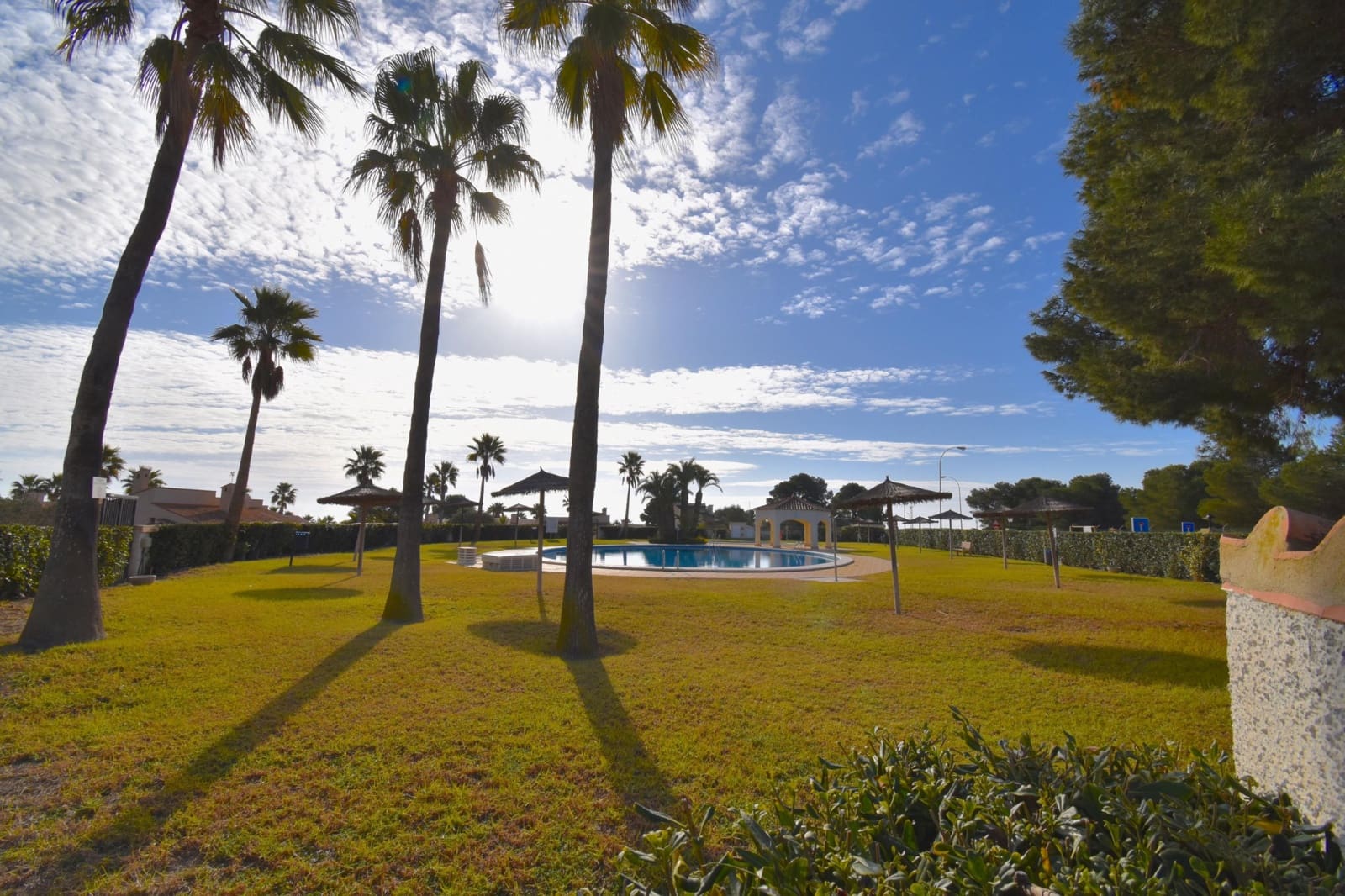 4 soverom Kjedet enebolig til salgs i Gran Alacant med svømmebasseng garasje - € 625 000 (Ref: 7934758)