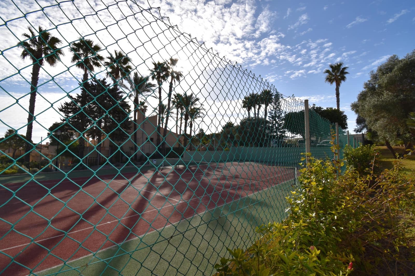 4 soverom Kjedet enebolig til salgs i Gran Alacant med svømmebasseng garasje - € 625 000 (Ref: 7934758)