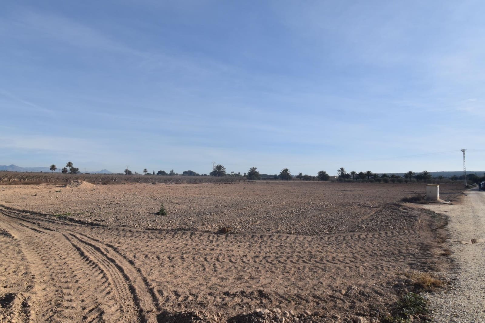 Grunde uden byggetilladelser til salg i Elche / Elx - € 160.000 (Ref: 8099904)