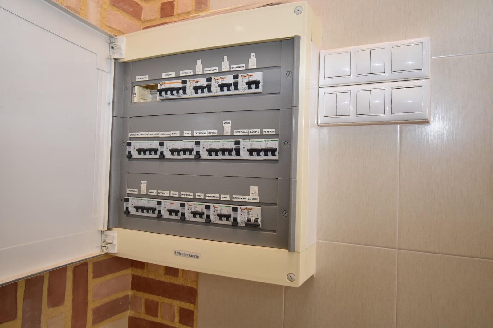 Erhverv til salg i Santa Pola - € 105.000 (Ref: 8533968)