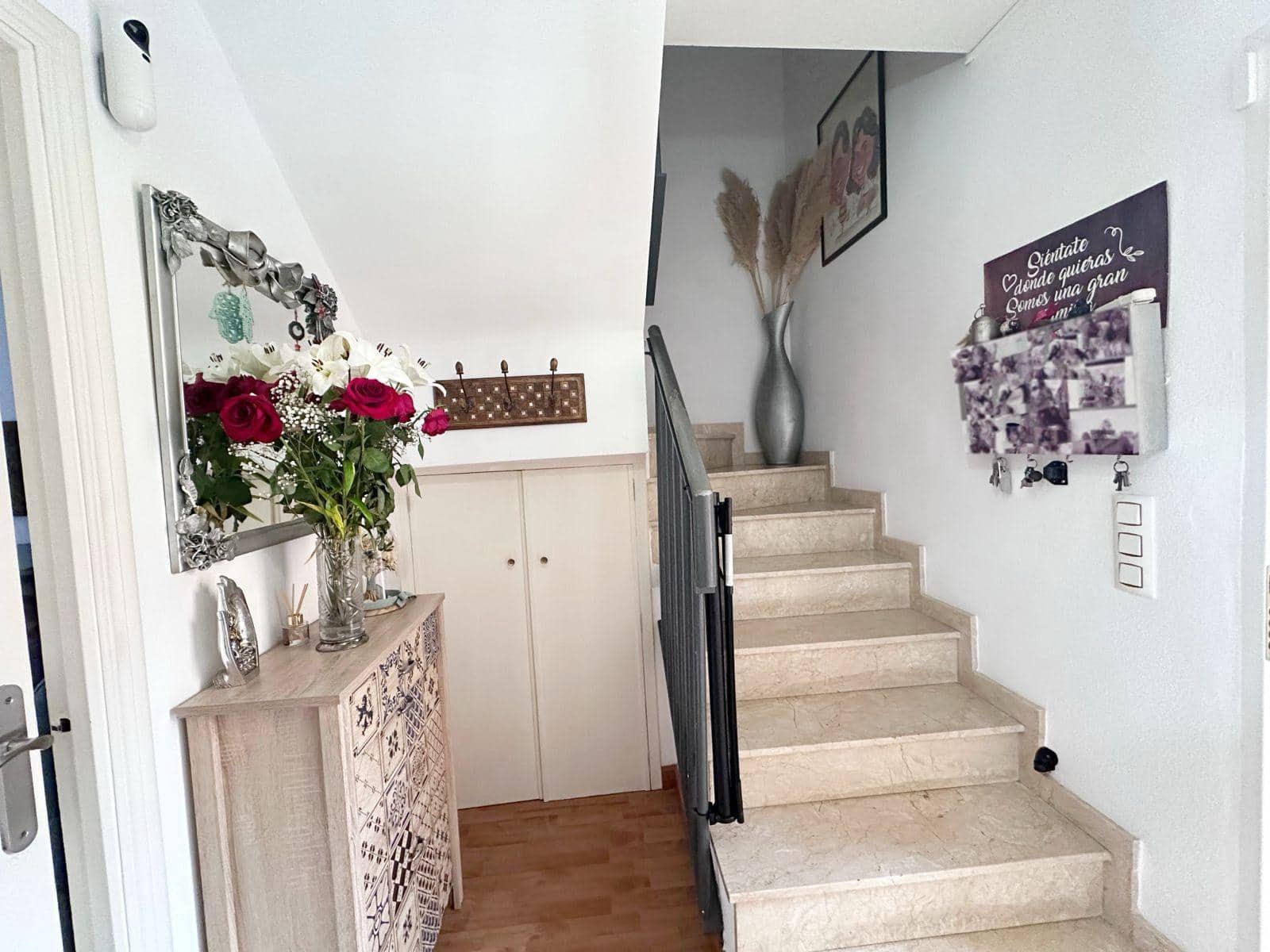 3 sypialnia Bungalow na sprzedaż w Santa Pola z basenem garażem - 254 000 € (Ref: 8756120)