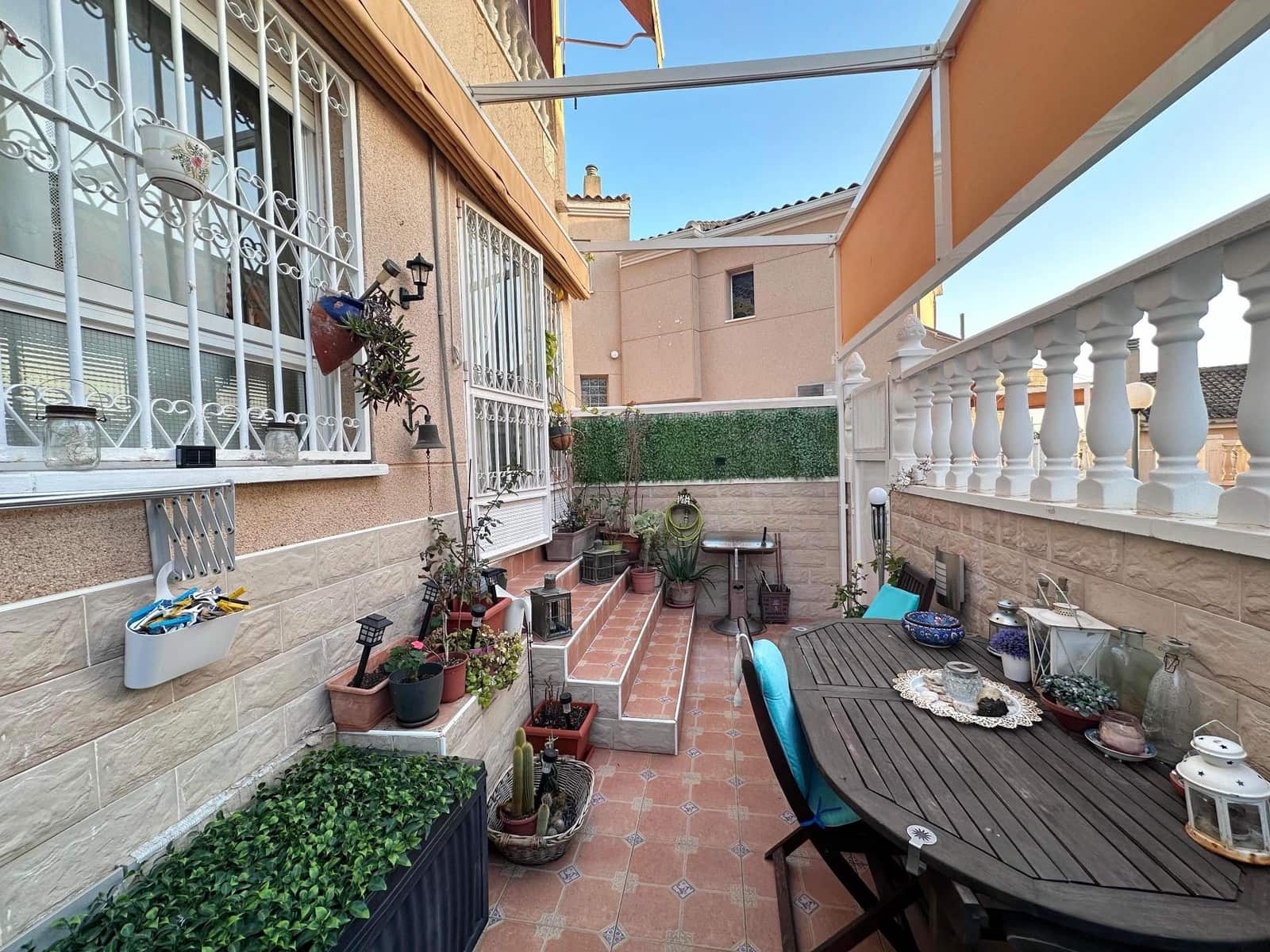 3 sypialnia Bungalow na sprzedaż w Santa Pola z basenem garażem - 254 000 € (Ref: 8756120)