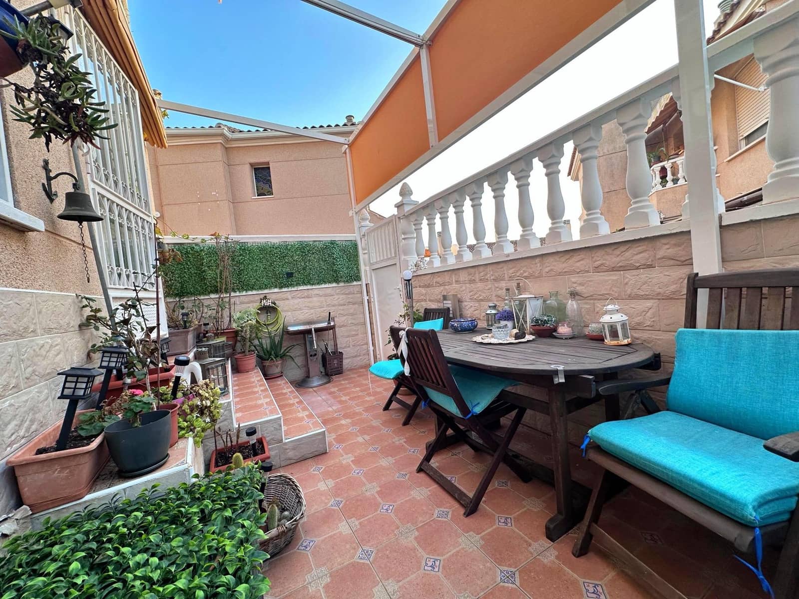 3 sypialnia Bungalow na sprzedaż w Santa Pola z basenem garażem - 254 000 € (Ref: 8756120)