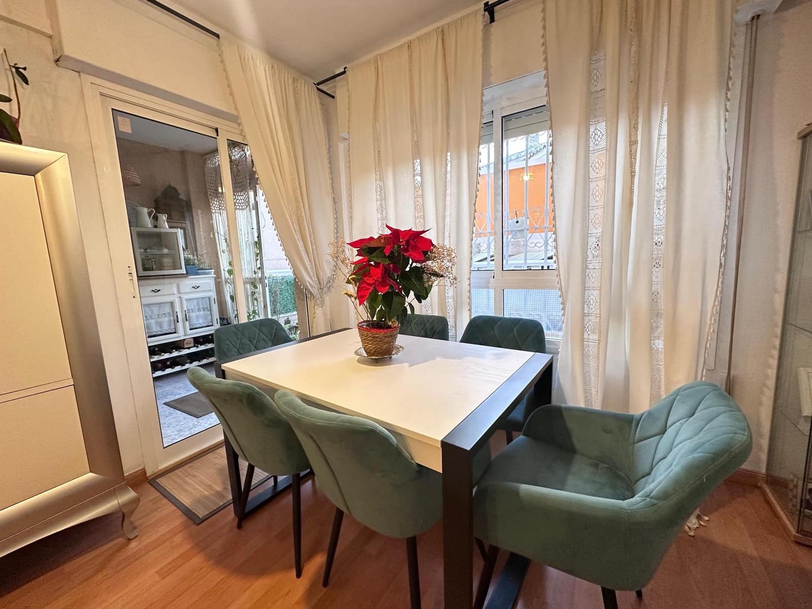 3 sypialnia Bungalow na sprzedaż w Santa Pola z basenem garażem - 254 000 € (Ref: 8756120)