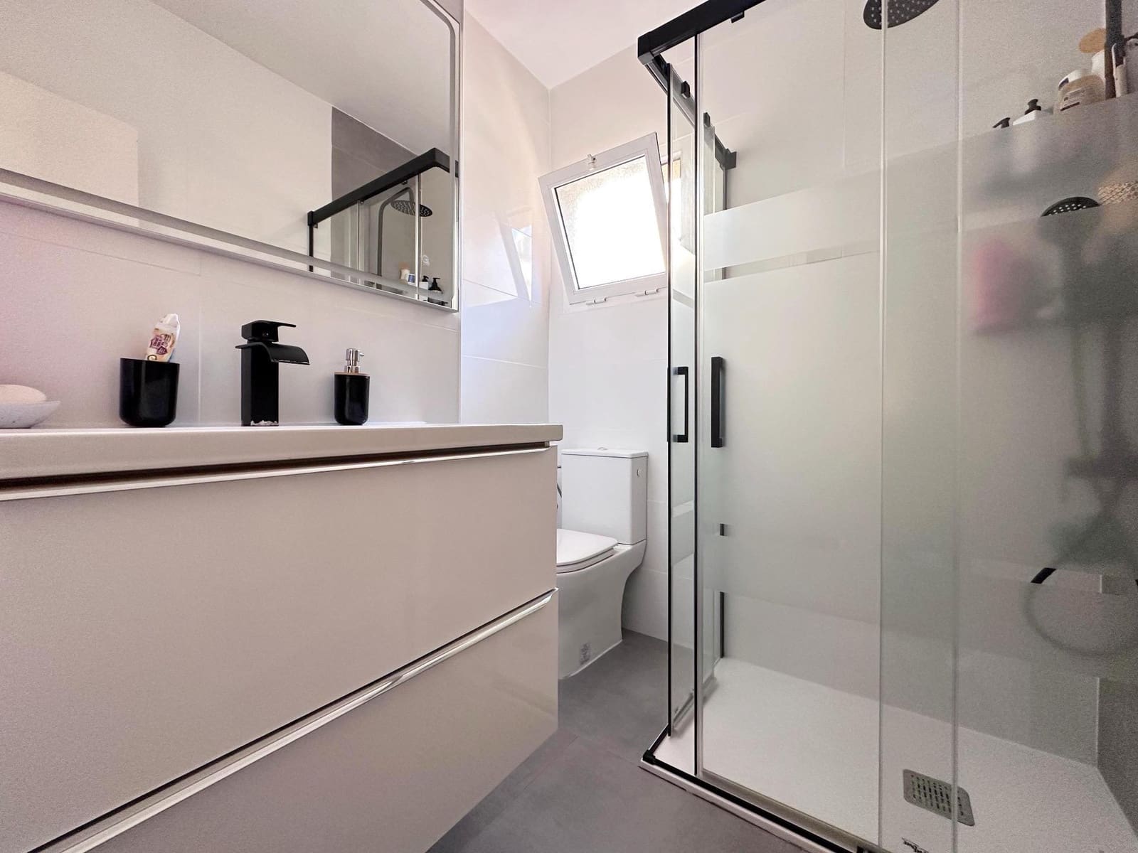 3 sypialnia Bungalow na sprzedaż w Santa Pola z basenem garażem - 254 000 € (Ref: 8756120)