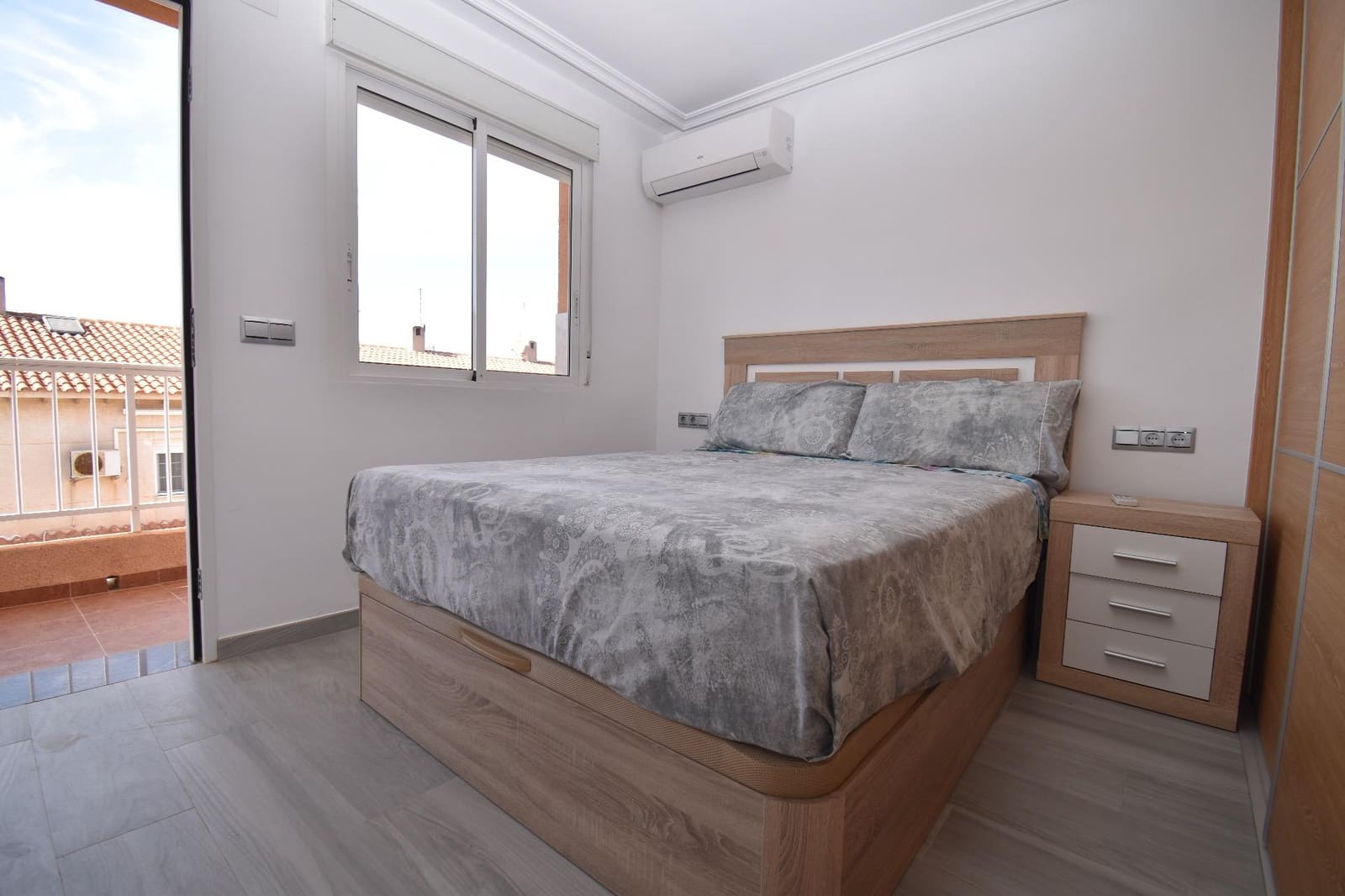 Piso de 3 habitaciones en Santa Pola en venta - 298.000 € (Ref: 8838675)