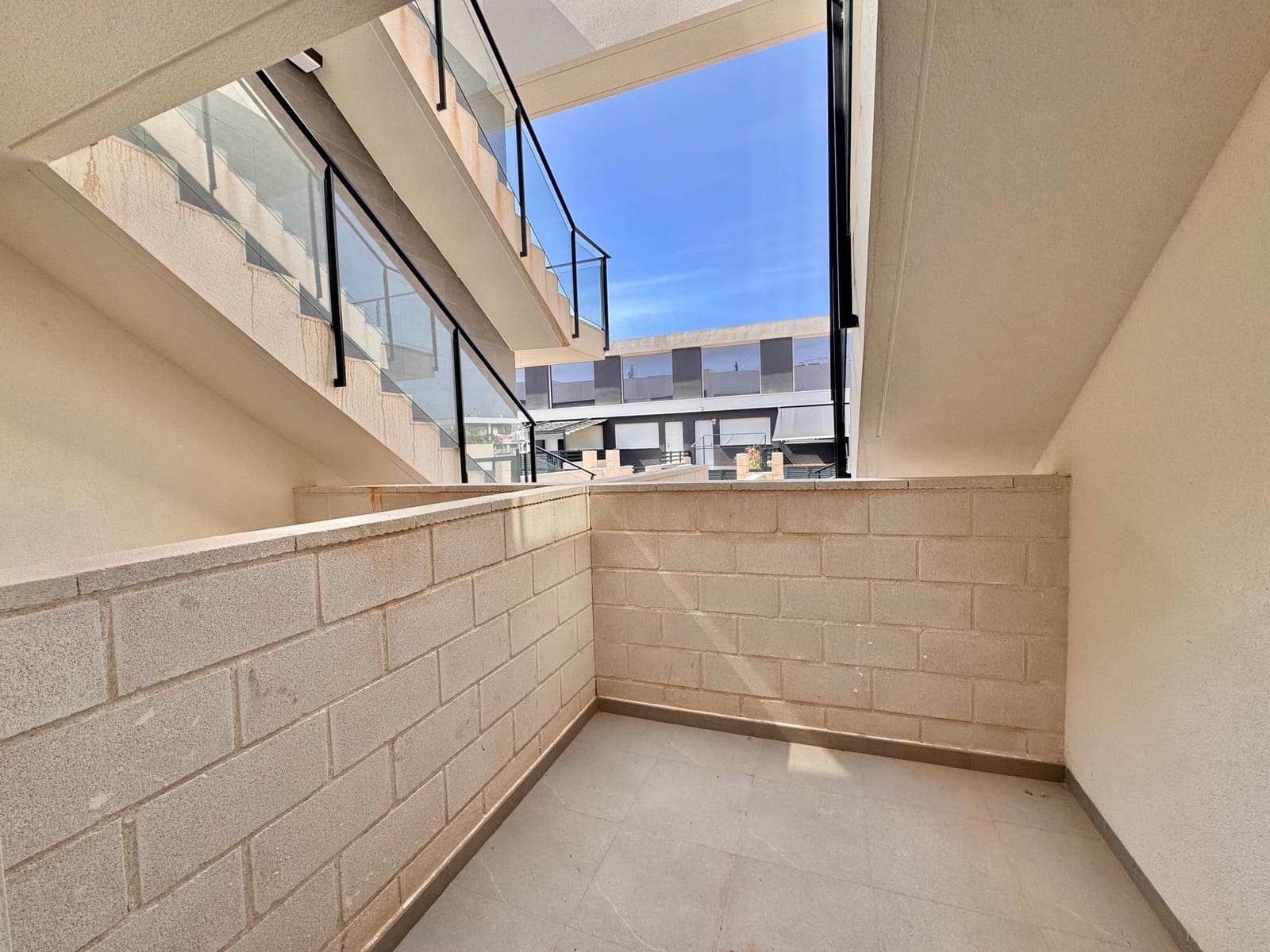 2 soverom Leilighet til salgs i Gran Alacant med svømmebasseng garasje - € 249 000 (Ref: 9073579)