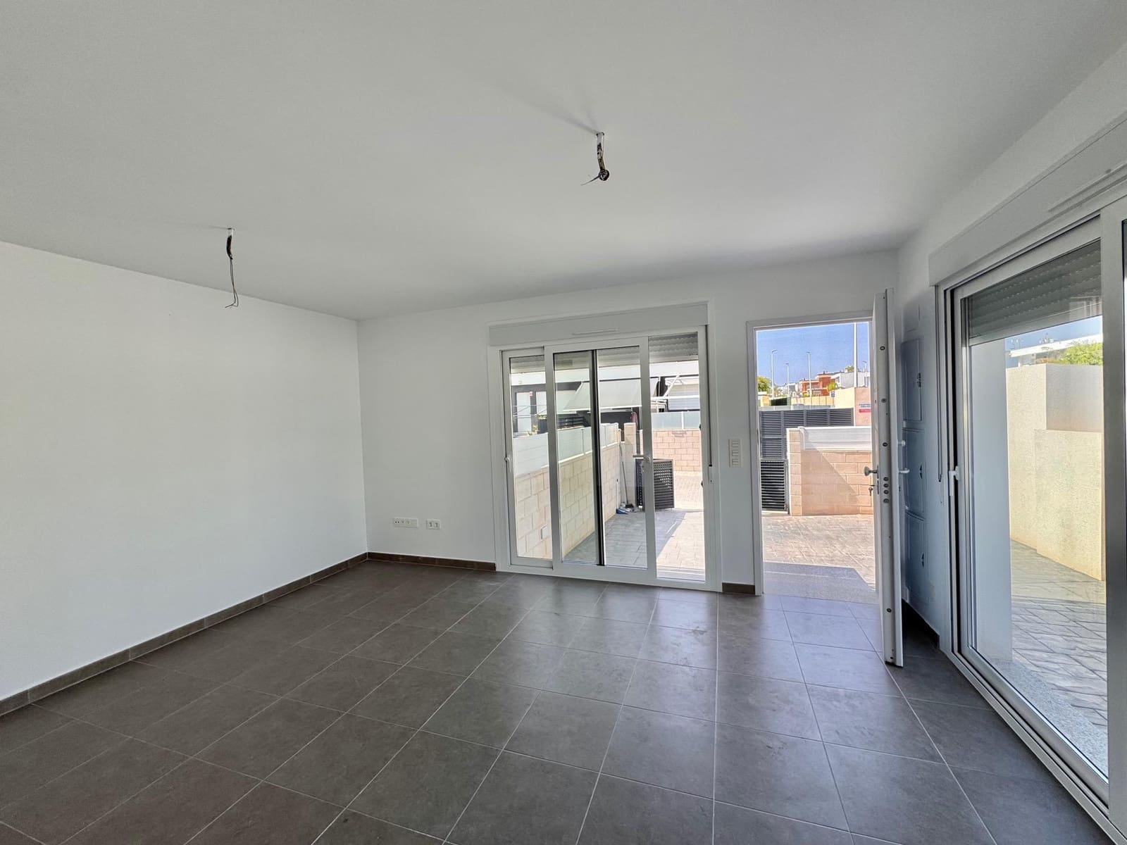 2 soverom Leilighet til salgs i Gran Alacant med svømmebasseng garasje - € 249 000 (Ref: 9073579)