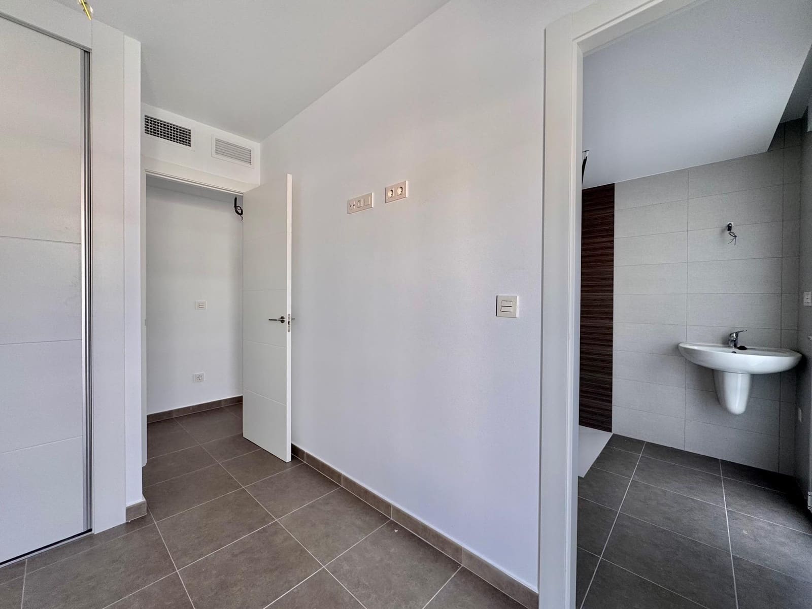 2 soverom Leilighet til salgs i Gran Alacant med svømmebasseng garasje - € 249 000 (Ref: 9073579)