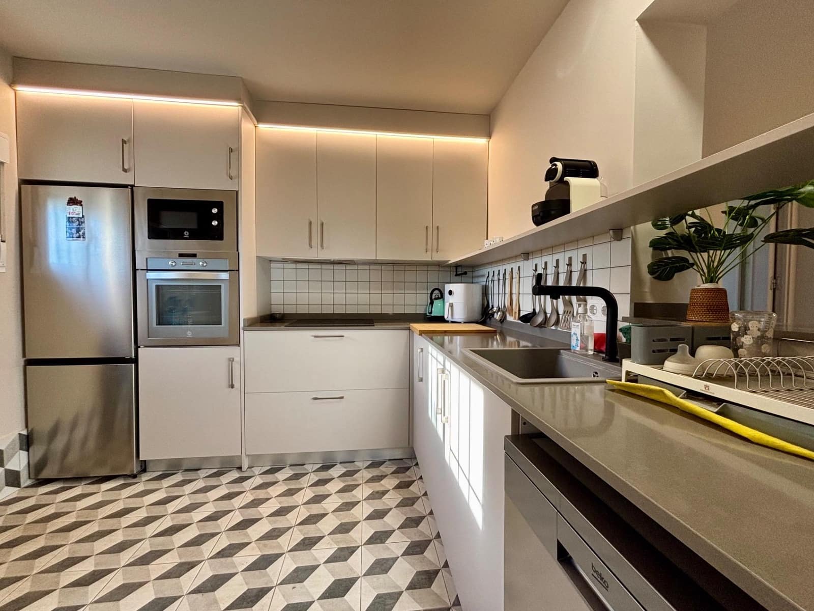 3 soveværelse Villa til salg i Matola med swimmingpool garage - € 399.000 (Ref: 9240297)