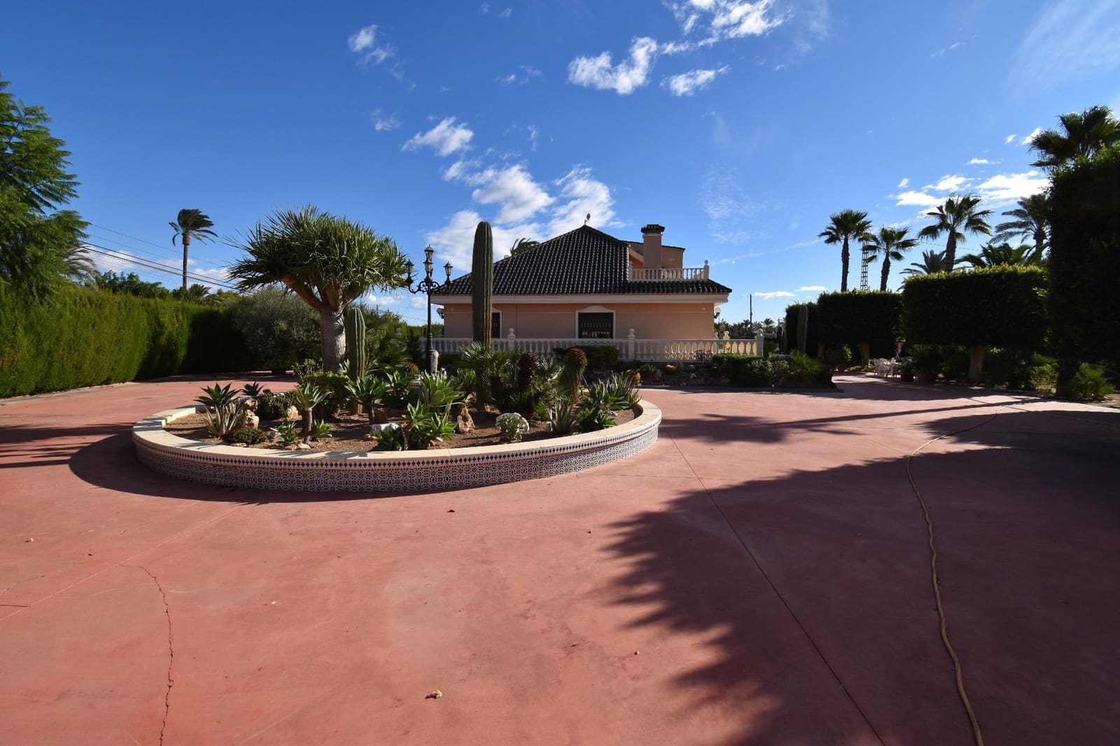 6 soveværelse Villa til salg i Perleta med garage - € 575.000 (Ref: 9269989)