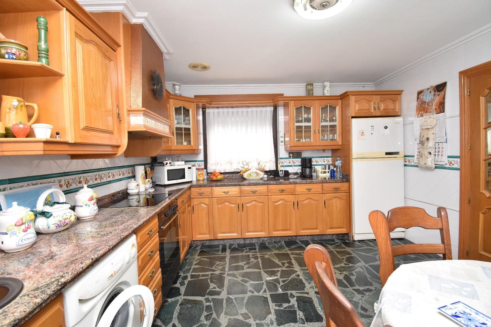 6 soveværelse Villa til salg i Perleta med garage - € 575.000 (Ref: 9269989)