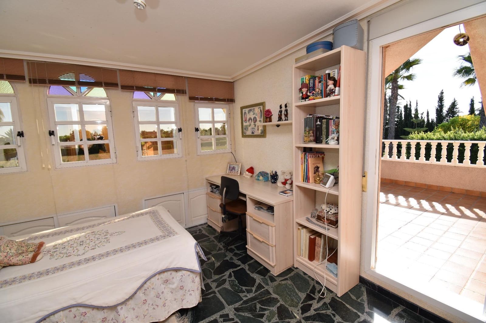 6 soveværelse Villa til salg i Perleta med garage - € 575.000 (Ref: 9269989)