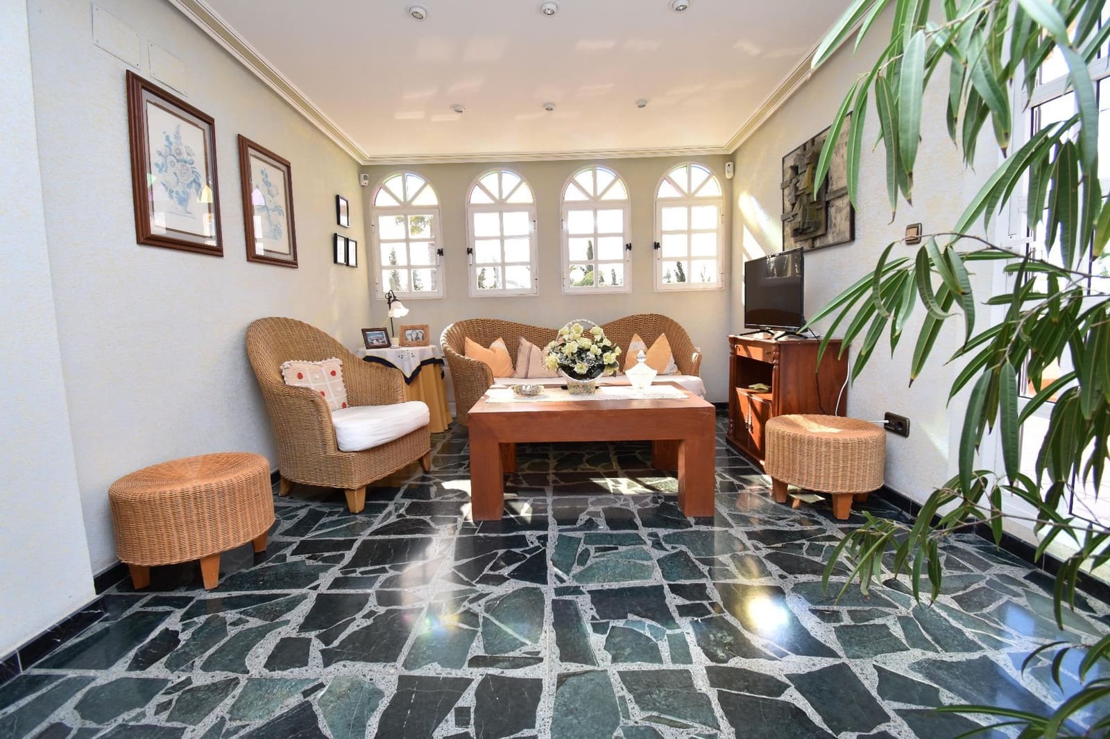 6 soveværelse Villa til salg i Perleta med garage - € 575.000 (Ref: 9269989)