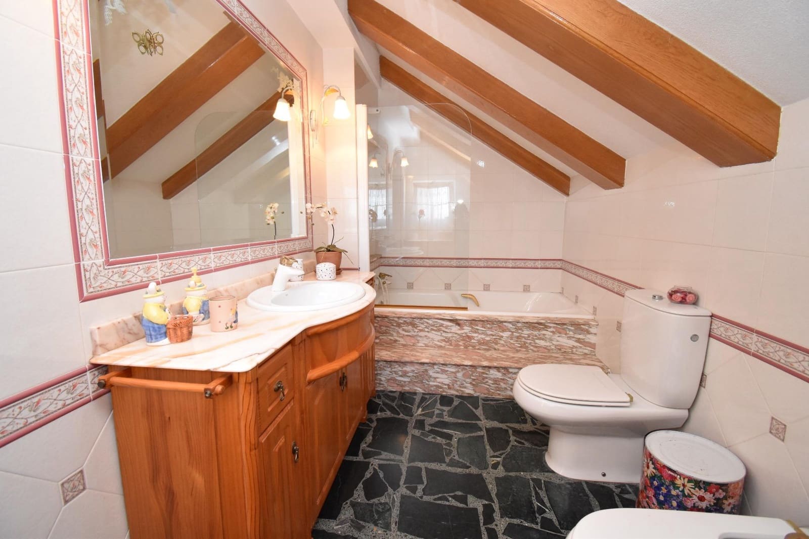 6 soveværelse Villa til salg i Perleta med garage - € 575.000 (Ref: 9269989)