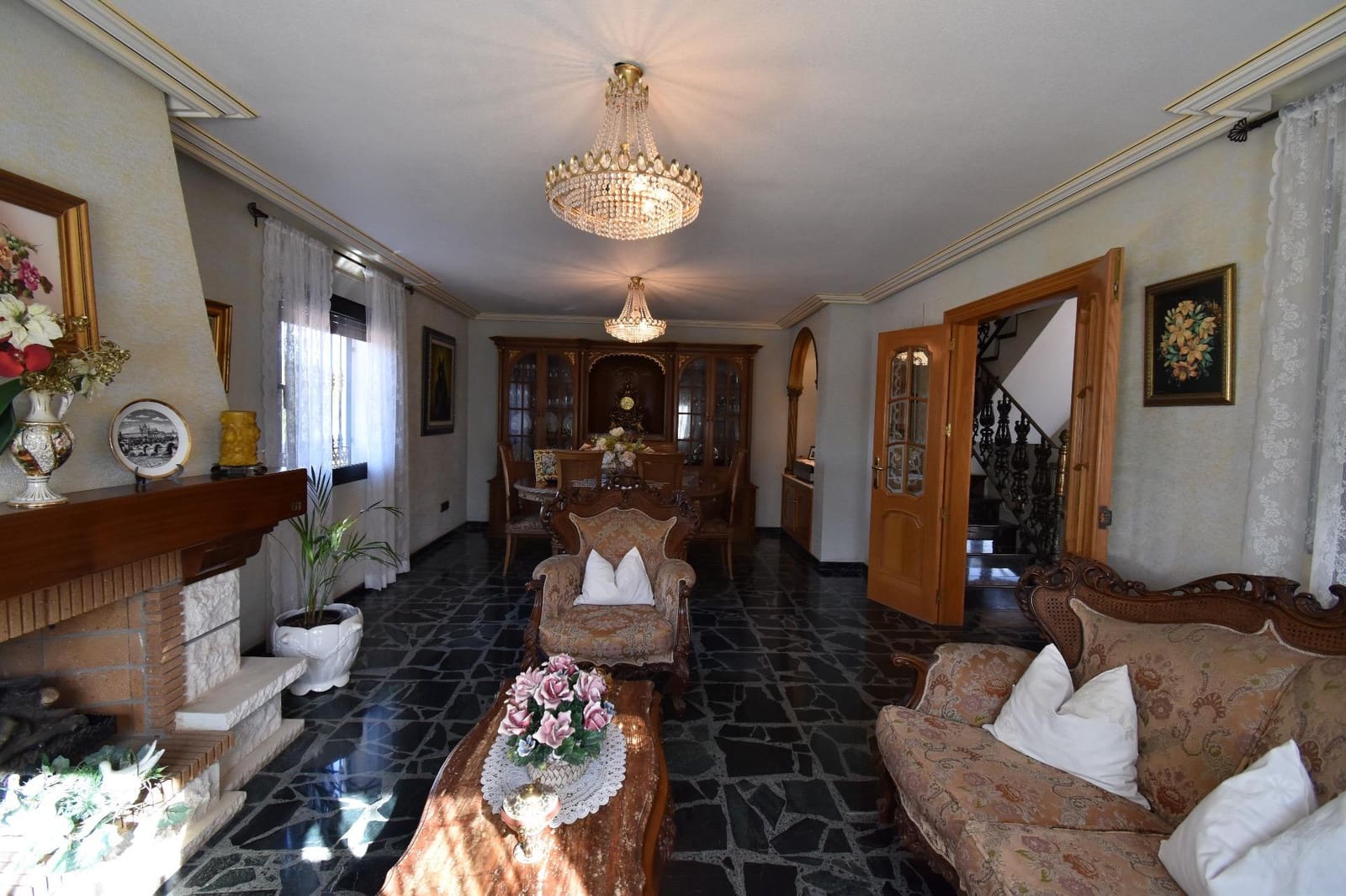 6 soveværelse Villa til salg i Perleta med garage - € 575.000 (Ref: 9269989)