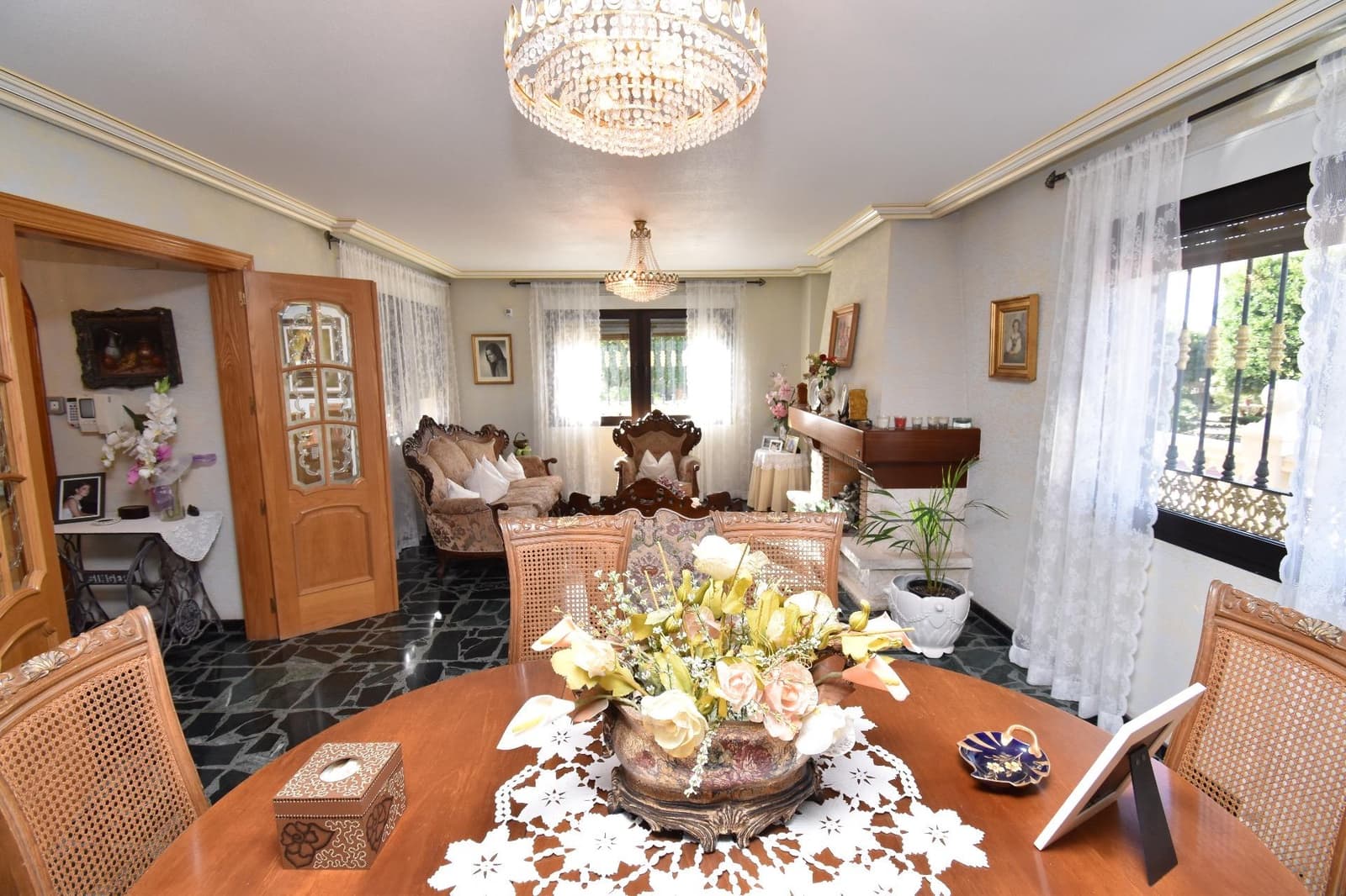 6 soveværelse Villa til salg i Perleta med garage - € 575.000 (Ref: 9269989)