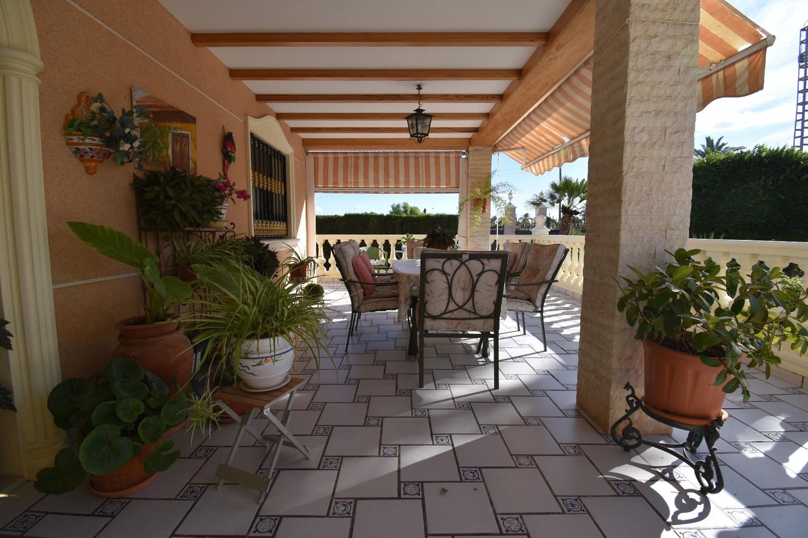 6 soveværelse Villa til salg i Perleta med garage - € 575.000 (Ref: 9269989)