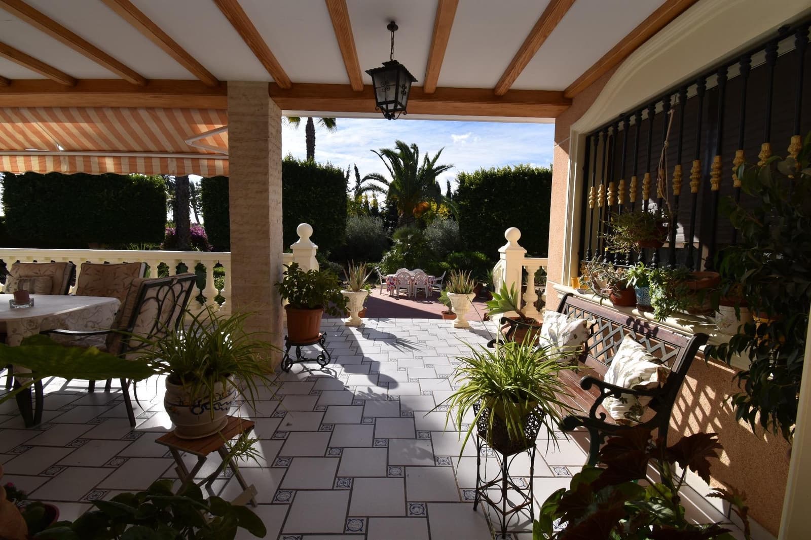 6 soveværelse Villa til salg i Perleta med garage - € 575.000 (Ref: 9269989)