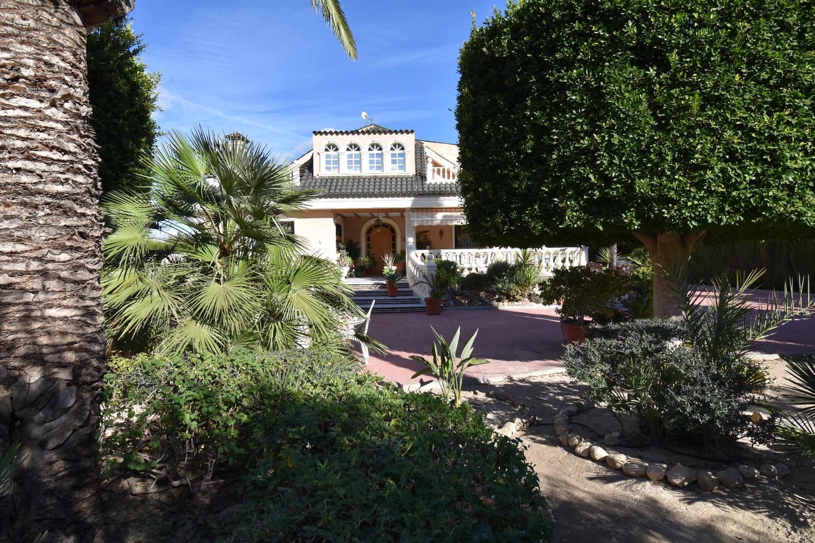 6 soveværelse Villa til salg i Perleta med garage - € 575.000 (Ref: 9269989)