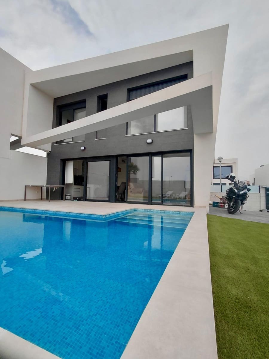 3 soveværelse Villa til salg i Gran Alacant med garage - € 550.000 (Ref: 9294477)