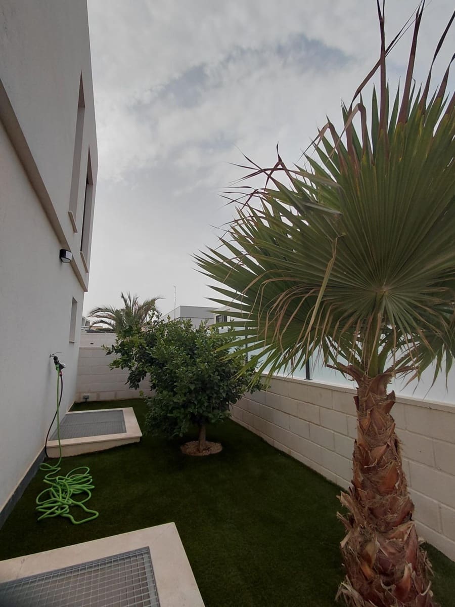 3 soveværelse Villa til salg i Gran Alacant med garage - € 550.000 (Ref: 9294477)