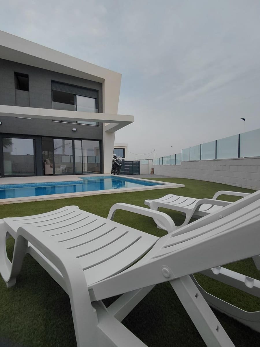 3 soveværelse Villa til salg i Gran Alacant med garage - € 550.000 (Ref: 9294477)