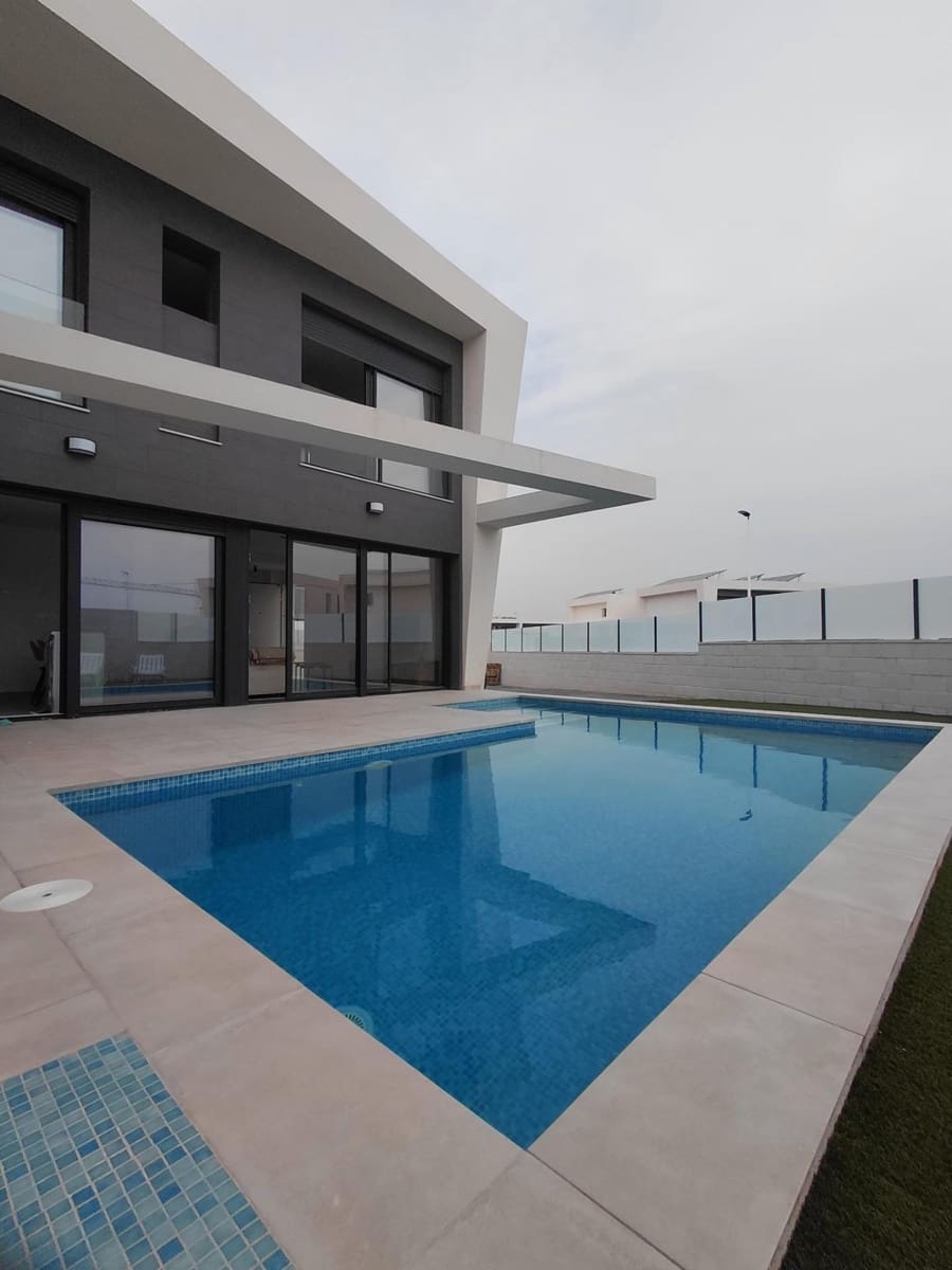 3 soveværelse Villa til salg i Gran Alacant med garage - € 550.000 (Ref: 9294477)