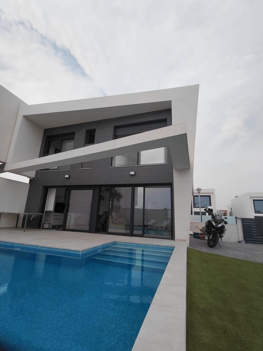 3 soveværelse Villa til salg i Gran Alacant med garage - € 550.000 (Ref: 9294477)