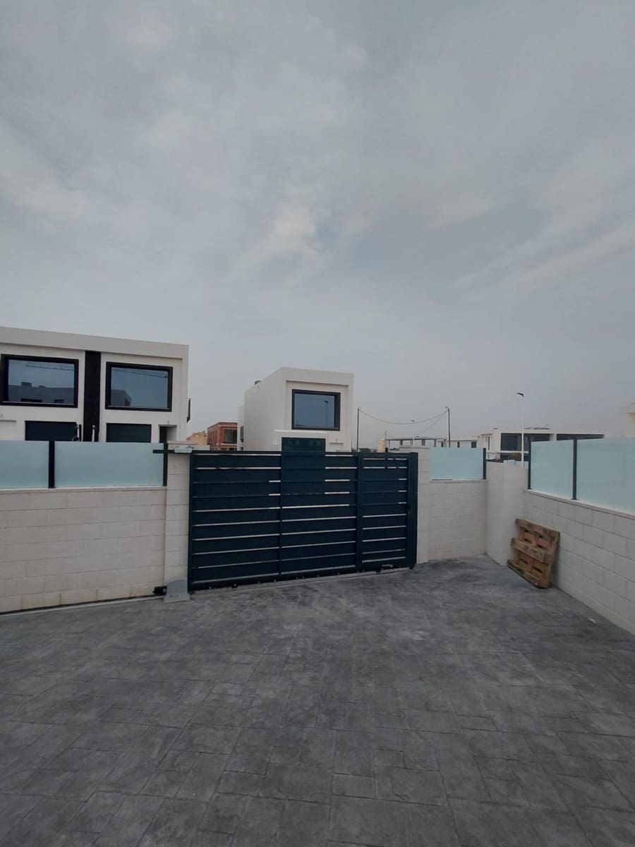 3 soveværelse Villa til salg i Gran Alacant med garage - € 550.000 (Ref: 9294477)