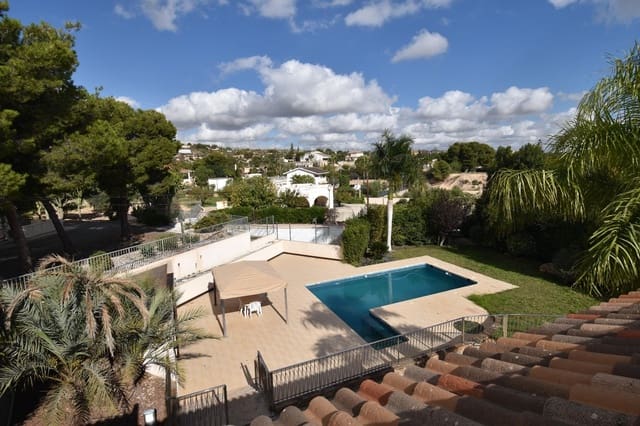 Chalet de 4 habitaciones en Elche / Elx en venta con piscina garaje - 840.000 € (Ref: 9379309)