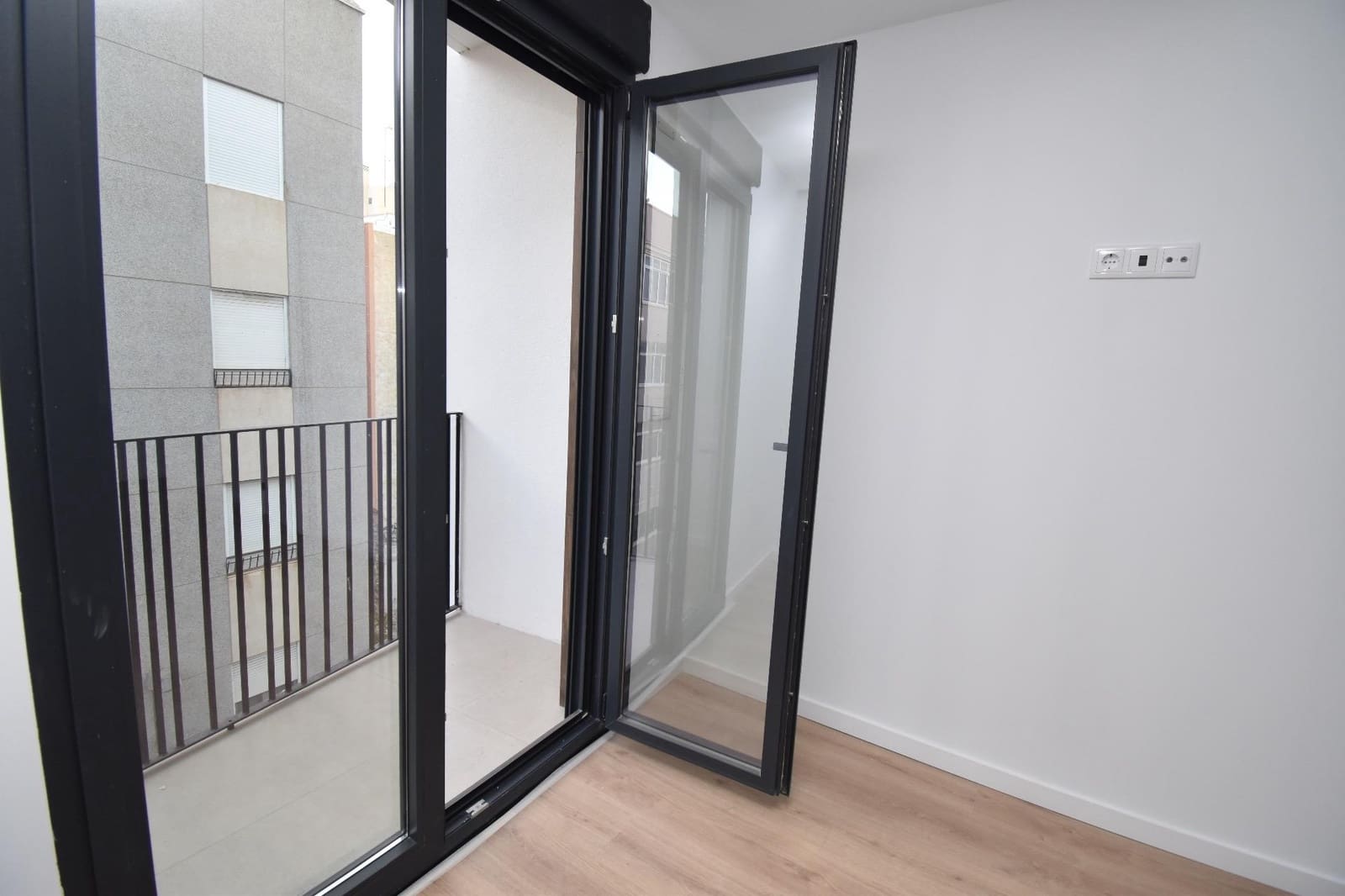 3 sypialnia Mieszkanie na sprzedaż w Elche / Elx - 380 000 € (Ref: 9420024)