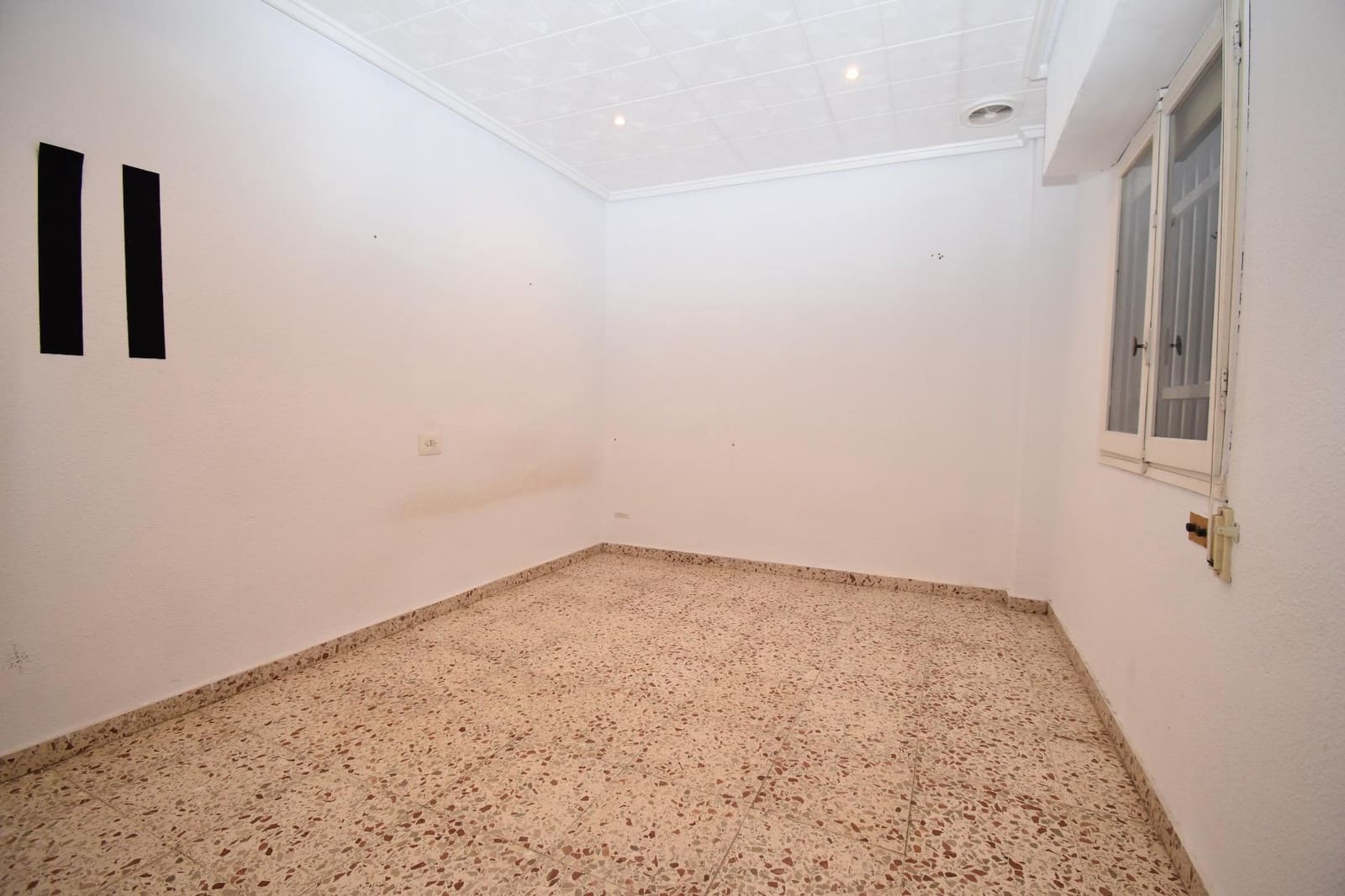 4 bedroom Flat for sale in Elche / Elx - € 165,000 (Ref: 9497584)