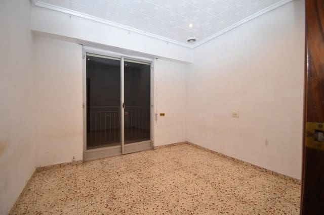 4 slaapkamer Flat te koop in Centro, Elche / Elx - € 165.000 (Ref: 9497584)