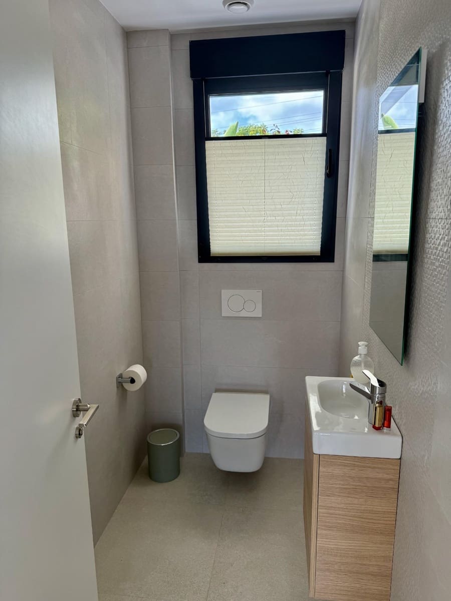 Chalet de 4 habitaciones en Guardamar del Segura en venta con piscina - 660.000 € (Ref: 9504554)